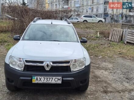 Белый Рено Дастер, объемом двигателя 1.6 л и пробегом 124 тыс. км за 7973 $, фото 1 на Automoto.ua