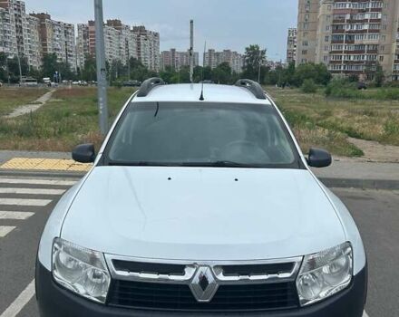 Белый Рено Дастер, объемом двигателя 1.6 л и пробегом 180 тыс. км за 8000 $, фото 1 на Automoto.ua