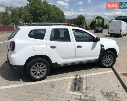 Рено Дастер 2018 в Кицмане на Automoto.ua Белый Рено Дастер, объемом двигателя 1.6 л и пробегом 106 тыс. км за 11500 $, фото 1 на Automoto.ua