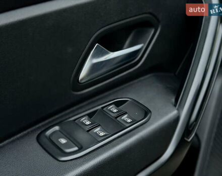 Бежевый Рено Дастер, объемом двигателя 1.46 л и пробегом 188 тыс. км за 15000 $, фото 16 на Automoto.ua