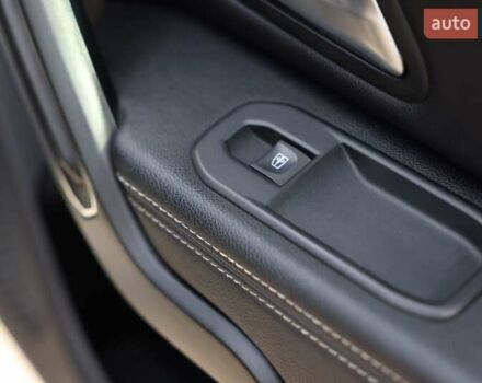 Бежевий Рено Дастер, об'ємом двигуна 1.6 л та пробігом 160 тис. км за 16800 $, фото 11 на Automoto.ua