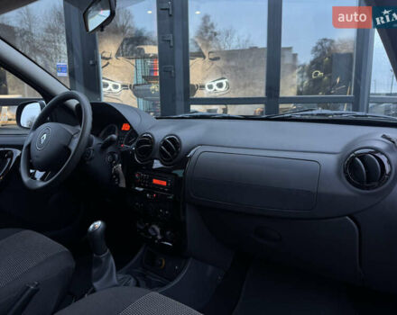 Черный Рено Дастер, объемом двигателя 1.6 л и пробегом 27 тыс. км за 11499 $, фото 16 на Automoto.ua