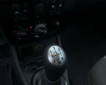 Черный Рено Дастер, объемом двигателя 1.6 л и пробегом 27 тыс. км за 11499 $, фото 13 на Automoto.ua