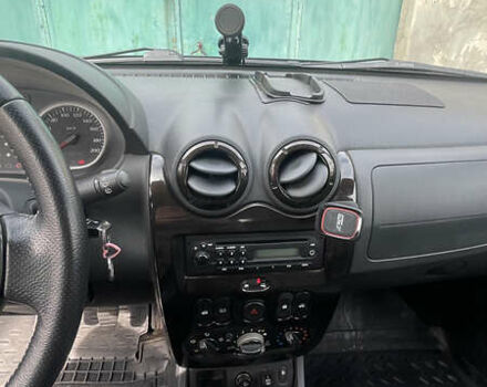 Черный Рено Дастер, объемом двигателя 1.6 л и пробегом 84 тыс. км за 9000 $, фото 6 на Automoto.ua