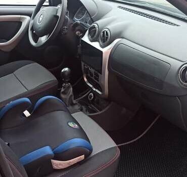 Черный Рено Дастер, объемом двигателя 2 л и пробегом 223 тыс. км за 10500 $, фото 2 на Automoto.ua