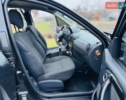Черный Рено Дастер, объемом двигателя 1.5 л и пробегом 73 тыс. км за 12300 $, фото 8 на Automoto.ua
