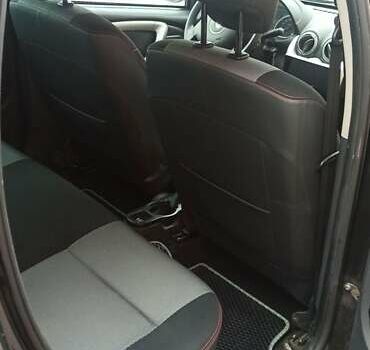 Черный Рено Дастер, объемом двигателя 2 л и пробегом 223 тыс. км за 10500 $, фото 3 на Automoto.ua