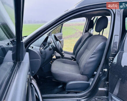 Черный Рено Дастер, объемом двигателя 1.5 л и пробегом 73 тыс. км за 12300 $, фото 10 на Automoto.ua