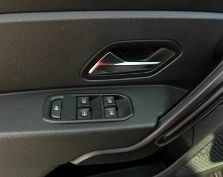 Черный Рено Дастер, объемом двигателя 1.5 л и пробегом 89 тыс. км за 15999 $, фото 8 на Automoto.ua