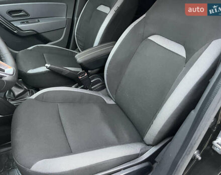 Черный Рено Дастер, объемом двигателя 1.5 л и пробегом 77 тыс. км за 15400 $, фото 4 на Automoto.ua