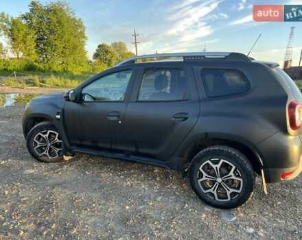 Черный Рено Дастер, объемом двигателя 1.46 л и пробегом 350 тыс. км за 12800 $, фото 9 на Automoto.ua