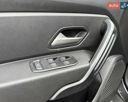 Чорний Рено Дастер, об'ємом двигуна 1.5 л та пробігом 45 тис. км за 18900 $, фото 11 на Automoto.ua