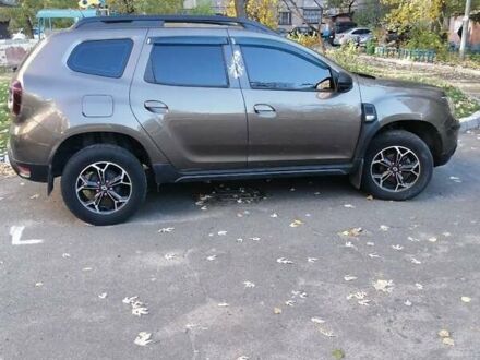 Коричневый Рено Дастер, объемом двигателя 1.6 л и пробегом 9 тыс. км за 18000 $, фото 1 на Automoto.ua