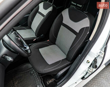 Рено Дастер, объемом двигателя 1.5 л и пробегом 79 тыс. км за 14898 $, фото 8 на Automoto.ua