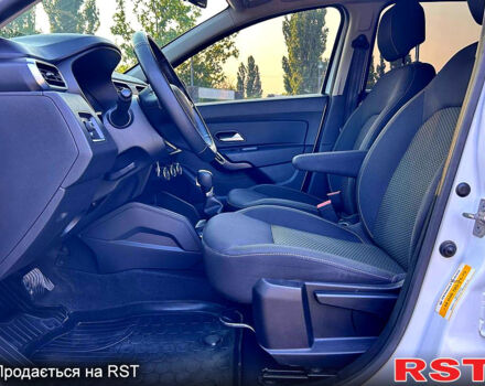 Рено Дастер, объемом двигателя 1.5 л и пробегом 80 тыс. км за 15200 $, фото 8 на Automoto.ua