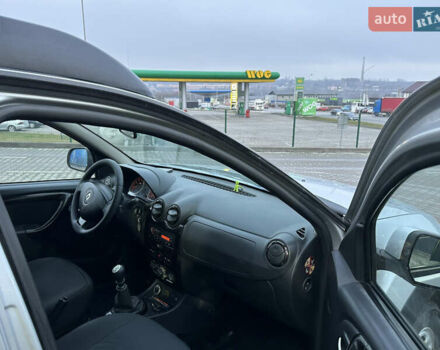 Серый Рено Дастер, объемом двигателя 1.6 л и пробегом 140 тыс. км за 10369 $, фото 16 на Automoto.ua