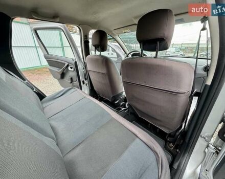 Рено Дастер 2011 в Сумах на Automoto.ua Серый Рено Дастер, объемом двигателя 1.6 л и пробегом 137 тыс. км за 8499 $, фото 28 на Automoto.ua