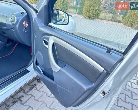 Сірий Рено Дастер, об'ємом двигуна 1.6 л та пробігом 105 тис. км за 8200 $, фото 11 на Automoto.ua