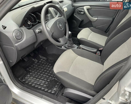 Серый Рено Дастер, объемом двигателя 1.5 л и пробегом 114 тыс. км за 10900 $, фото 2 на Automoto.ua