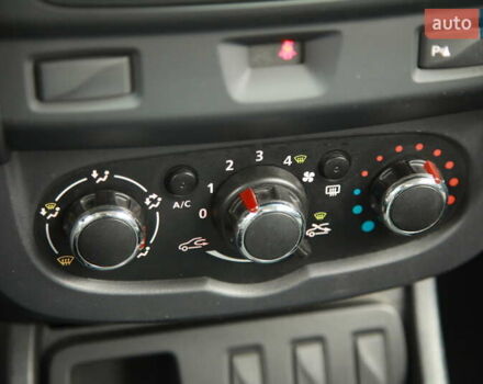 Серый Рено Дастер, объемом двигателя 1.46 л и пробегом 136 тыс. км за 12000 $, фото 16 на Automoto.ua