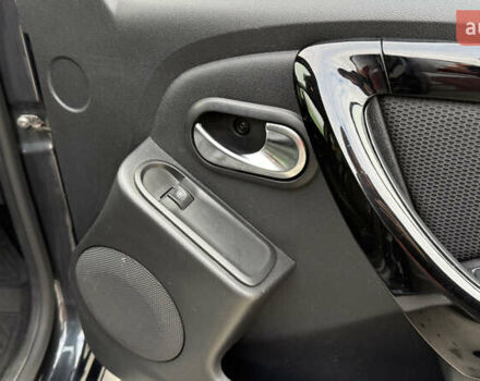 Серый Рено Дастер, объемом двигателя 1.6 л и пробегом 92 тыс. км за 11800 $, фото 46 на Automoto.ua