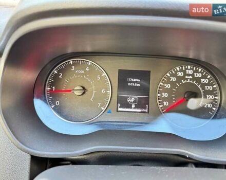 Серый Рено Дастер, объемом двигателя 1.5 л и пробегом 178 тыс. км за 15400 $, фото 9 на Automoto.ua