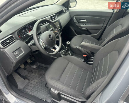 Серый Рено Дастер, объемом двигателя 1.6 л и пробегом 20 тыс. км за 19400 $, фото 27 на Automoto.ua