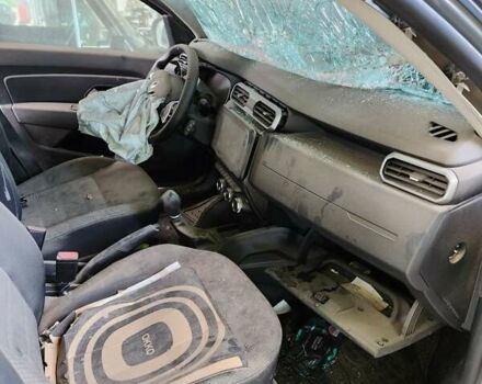 Серый Рено Дастер, объемом двигателя 1.5 л и пробегом 100 тыс. км за 6000 $, фото 2 на Automoto.ua