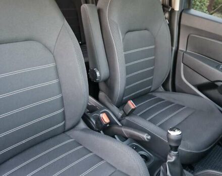 Сірий Рено Дастер, об'ємом двигуна 1.6 л та пробігом 37 тис. км за 15800 $, фото 17 на Automoto.ua