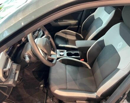 Рено Дастер 2025 в Киеве на Automoto.ua Зеленый Рено Дастер, объемом двигателя 1.2 л и пробегом 1 тыс. км за 30367 $, фото 13 на Automoto.ua