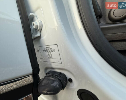Белый Рено Эспейс, объемом двигателя 1.6 л и пробегом 154 тыс. км за 16999 $, фото 25 на Automoto.ua