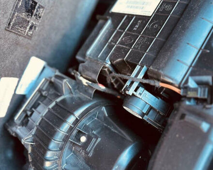 Черный Рено Эспейс, объемом двигателя 1.6 л и пробегом 173 тыс. км за 17000 $, фото 39 на Automoto.ua