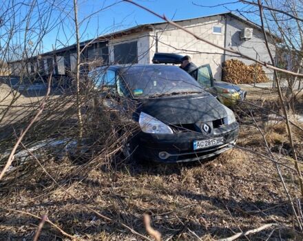 Черный Рено Эспейс, объемом двигателя 2 л и пробегом 200 тыс. км за 2000 $, фото 1 на Automoto.ua