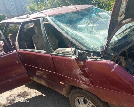 Красный Рено Эспейс, объемом двигателя 2.3 л и пробегом 230 тыс. км за 593 $, фото 2 на Automoto.ua