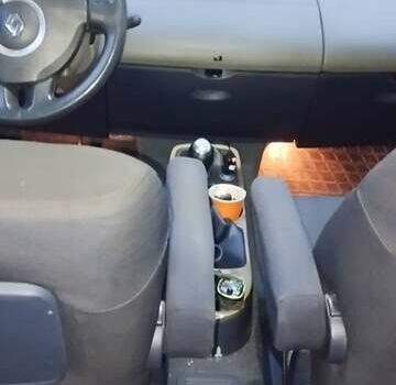 Серый Рено Эспейс, объемом двигателя 2 л и пробегом 267 тыс. км за 4500 $, фото 13 на Automoto.ua