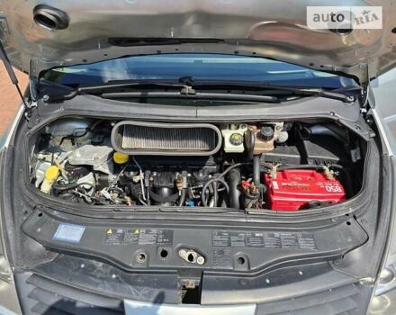 Сірий Рено Еспейс, об'ємом двигуна 2.19 л та пробігом 250 тис. км за 4900 $, фото 36 на Automoto.ua