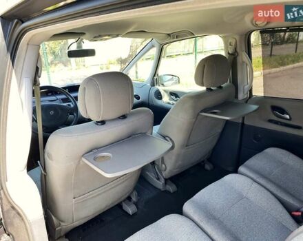 Серый Рено Эспейс, объемом двигателя 2 л и пробегом 187 тыс. км за 5499 $, фото 60 на Automoto.ua