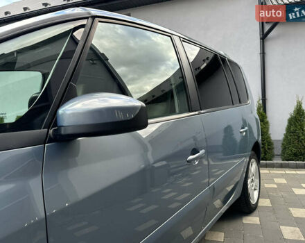 Серый Рено Эспейс, объемом двигателя 2 л и пробегом 228 тыс. км за 6750 $, фото 13 на Automoto.ua