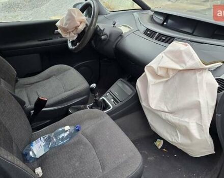 Серый Рено Эспейс, объемом двигателя 2 л и пробегом 250 тыс. км за 3200 $, фото 11 на Automoto.ua