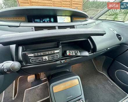 Рено Эспейс 2009 в Житомире на Automoto.ua Серый Рено Эспейс, объемом двигателя 2 л и пробегом 351 тыс. км за 6300 $, фото 37 на Automoto.ua