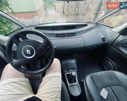 Серый Рено Эспейс, объемом двигателя 2 л и пробегом 355 тыс. км за 6350 $, фото 10 на Automoto.ua