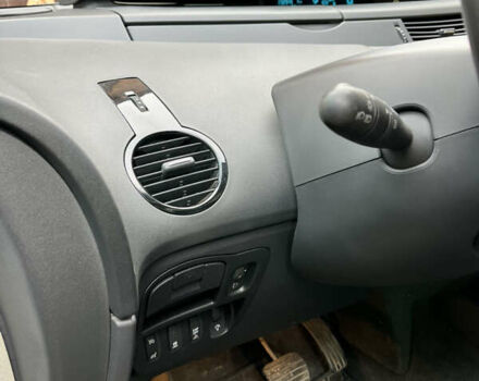 Серый Рено Эспейс, объемом двигателя 2 л и пробегом 233 тыс. км за 7900 $, фото 15 на Automoto.ua