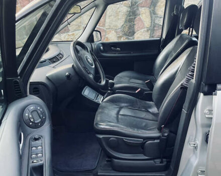 Серый Рено Эспейс, объемом двигателя 2 л и пробегом 355 тыс. км за 6350 $, фото 6 на Automoto.ua