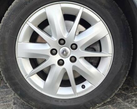 Рено Еспейс 2010 у Гадяче на Automoto.ua Сірий Рено Еспейс, об'ємом двигуна 2 л та пробігом 238 тис. км за 7999 $, фото 31 на Automoto.ua