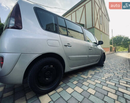 Серый Рено Эспейс, объемом двигателя 2 л и пробегом 355 тыс. км за 6350 $, фото 2 на Automoto.ua