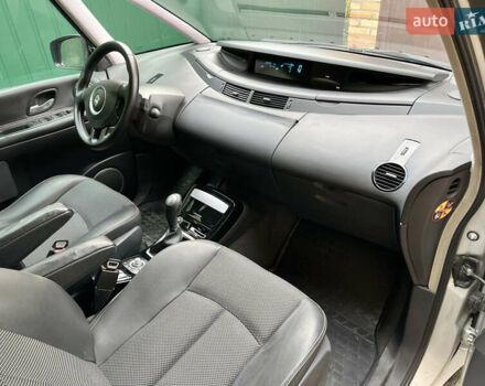 Серый Рено Эспейс, объемом двигателя 2 л и пробегом 233 тыс. км за 7900 $, фото 2 на Automoto.ua