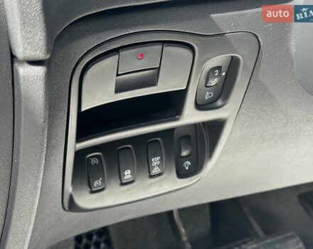 Сірий Рено Еспейс, об'ємом двигуна 2 л та пробігом 268 тис. км за 8500 $, фото 23 на Automoto.ua