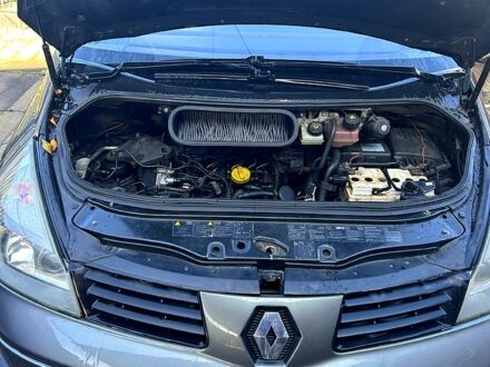 Рено Эспейс 2004 в Першотравенске на Automoto.ua Серый Рено Эспейс, объемом двигателя 1.9 л и пробегом 280 тыс. км за 3800 $, фото 1 на Automoto.ua