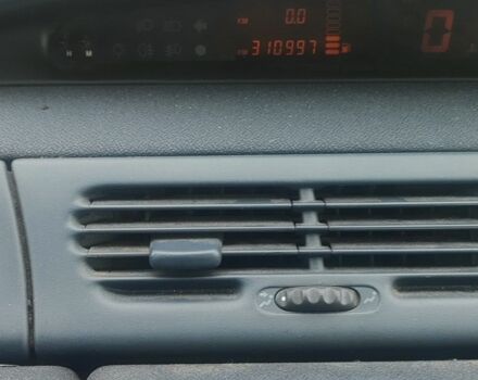 Зелений Рено Еспейс, об'ємом двигуна 2.2 л та пробігом 311 тис. км за 3800 $, фото 7 на Automoto.ua