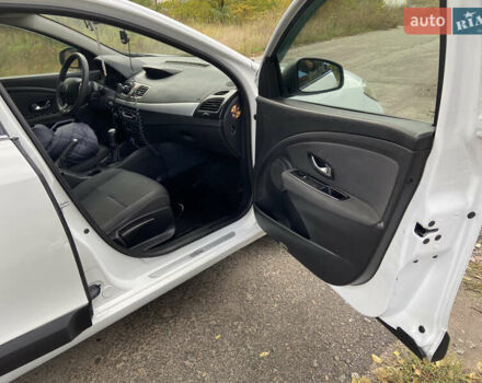 Белый Рено Флюенс, объемом двигателя 1.46 л и пробегом 292 тыс. км за 5350 $, фото 24 на Automoto.ua